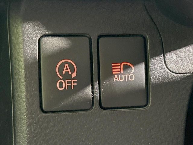 �y�A�C�h�����O�X�g�b�v�z�ԐM����a�؂Œ�Ԃ����ۂɃG���W�����~���A���ʂȔR���̏����}���܂��B�R��������ی�ɂȂ���@�\��G���W���̓u���[�L�𗣂��΍Ďn�����܂��B