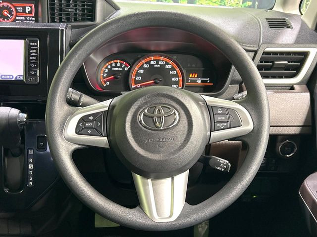 インテリアに合わせたデザインのステアリングは、運転される方のことも考え、運転しやすい形状、大きさです。是非一度、実際に触ってお確かめください。