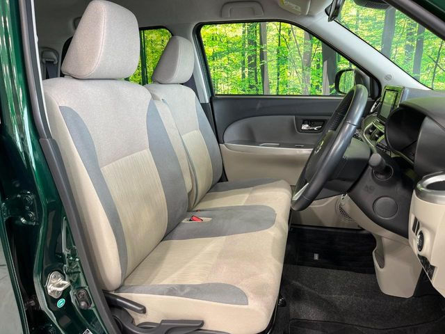 運転席シート廻りは使用感も少なく、良好な状態となっています。丁寧に使われていたことがよくわかりますね。