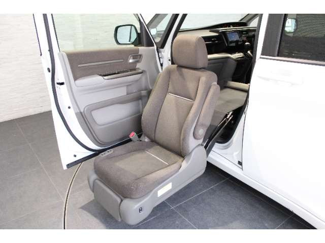 ステップワゴン1.5 G 助手席リフトアップシート