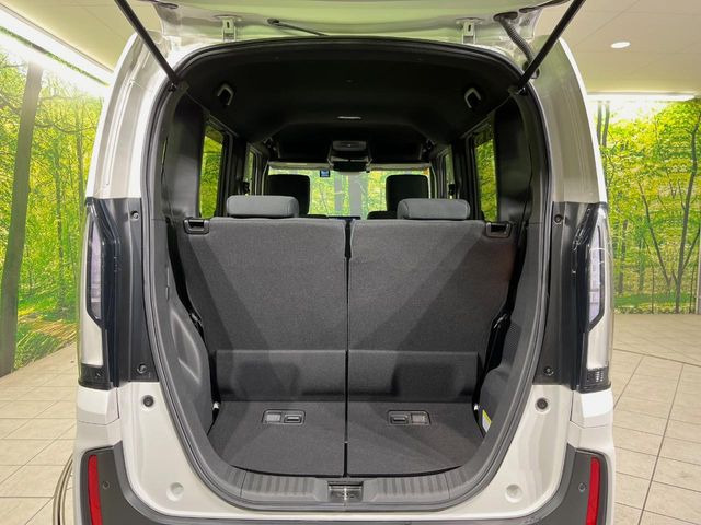 普段のお買い物や通勤、送迎等に十分な荷室スペースを確保しております。セカンドシートを倒すと、大きな荷物の積載も可能です♪