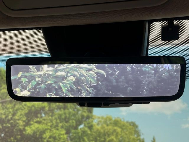 【デジタルインナーミラー】後席の大きな荷物や同乗者で後方が確認しづらい時でも安心!カメラが撮影した車両後方の映像をルームミラー内に表示。クリアな視界で状況の確認が可能です!