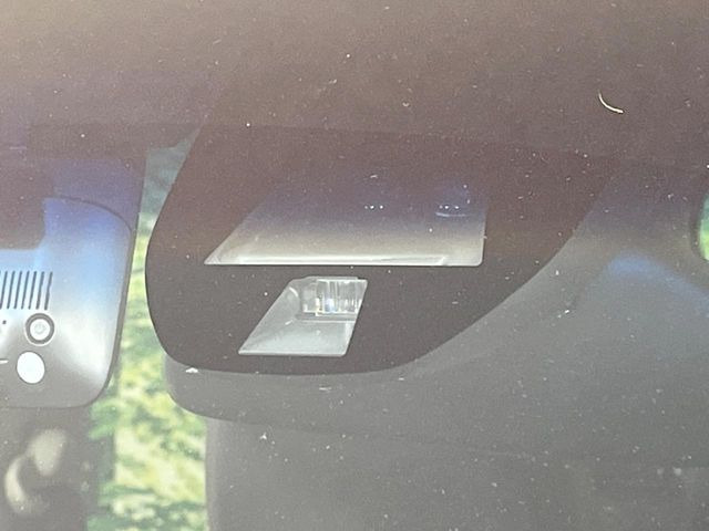 �y�z���_�Z���V���O�z���s���ɑO���̎ԗ�����F�����A�Փ˂������Ȏ��͌x��ƃu���[�L�ŏՓˉ���Ɣ�Q�y�����A�V�X�g�B�����S�Ƀh���C�u�����y���݂��������܂��B