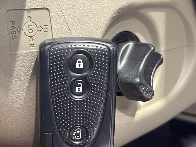 �y�L�[�t���[�V�X�e���z�J�o����|�P�b�g�ɓ��ꂽ�܂܂ł��h�A�̎{���E�������\�ȃX�}�[�g�L�[�𑕔��B�G���W���̃I���E�I�t�����J�M�����o���K�v����������Ƃ��Ă��֗��ł���