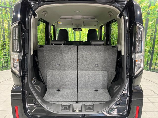 ���i�̂���������ʋ΁A���}���ɏ\���ȉ׎��X�y�[�X���m�ۂ��Ă���܂��B�Z�J���h�V�[�g��|���ƁA�傫�ȉו��̐ύڂ��\�ł���