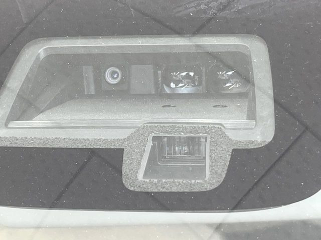 【スズキ セーフティサポート】走行中に前方の車両等を認識し、衝突しそうな時は警報とブレーキで衝突回避と被害軽減をアシスト。より安全にドライブをお楽しみいただけます。