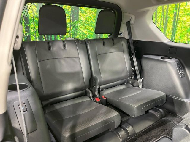 3列目シートはもちろん状態良好☆大人でもゆったりと座って頂けますので、大人数でのお出かけもラクラクです♪ご家族で、気の知れた仲間で、ドライブに行くのが楽しみですね♪