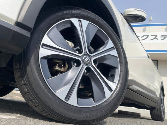 �y����17�C���`�A���~�z�C�[���z�O�ςɃ}�b�`���������A���~�z�C�[���𑕒����Ă���܂��B�e��ЊO�A���~�z�C�[����A�X�^�b�h���X�^�C�����戵�����Ă���܂��B���񂲑��k����������