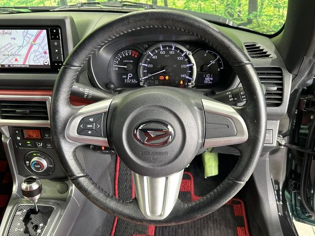 ステアリングも使用感が少なく、きれいな状態となっております♪