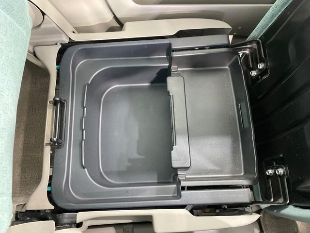 �y�V�[�g�A���_�[�{�b�N�X�z�V�[�g�̉��ɑ�e�ʂ̎��[�X�y�[�X��������Ă���A�C���ԃO�b�Y�ȂǁA�O���猩��ꂽ���Ȃ����̂�����������[�ł��ĕ֗�!