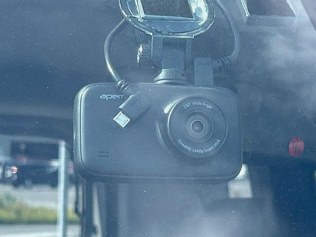 【ドライブレコーダー】安心・安全なカーライフに必須のドライブレコーダーを装備!走行中はもちろん、あおり運転や事故に遭遇した際の状況も映像で記録し、万一のリスクに備えます。