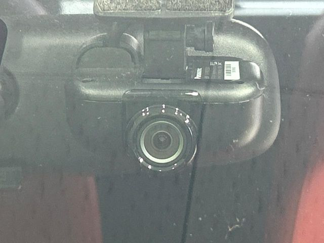 【ドライブレコーダー】安心・安全なカーライフに必須のドライブレコーダーを装備!走行中はもちろん、あおり運転や事故に遭遇した際の状況も映像で記録し、万一のリスクに備えます。