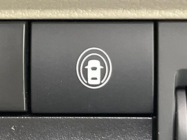 �y�C���e���W�F���g�G�}�[�W�F���V�[�u���[�L�z�t�����g�J�����őO���̎ԗ�����s�҂����m�B�Փ˂������Ȏ��͏Փ˔�Q�y���u���[�L���쓮�A�Փˉ�����T�|�[�g�B�����S�Ƀh���C�u�����y���݂��������܂��B