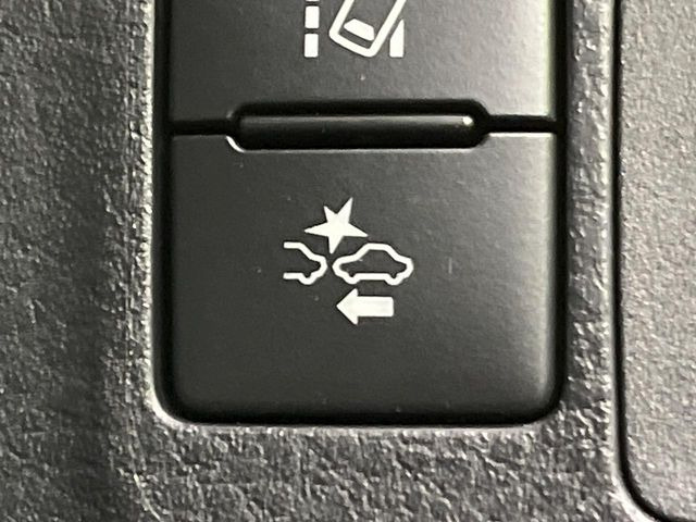 �y�g���^�Z�[�t�e�B�Z���X�z���s���ɑO���̎ԗ�����F�����A�Փ˂������Ȏ��͌x��ƃu���[�L�ŏՓˉ���Ɣ�Q�y�����A�V�X�g�B�����S�Ƀh���C�u�����y���݂��������܂��B