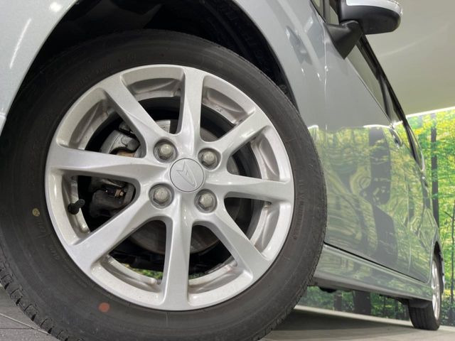 【純正アルミホイール】外観にマッチした純正アルミホイールを装着しております。各種社外アルミホイールや、スタッドレスタイヤも取扱いしております。是非ご相談ください♪