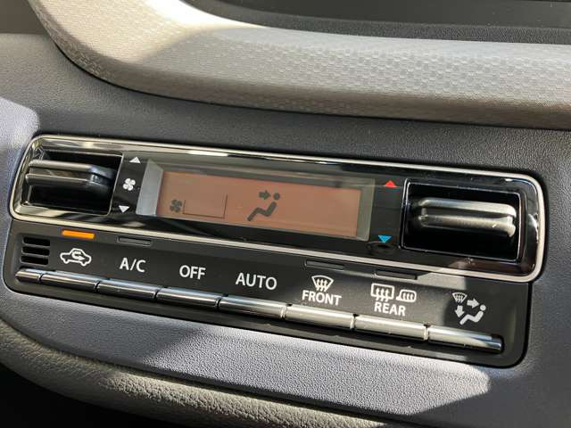 ★フルオートエアコン★エコクール!信号待などアイドリングストップ中でも冷たい風をキープ★エアコンの使用で凍る蓄冷材を空調ユニットに内蔵!低燃費にも大きく貢献してます★