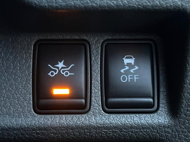 �y�G�}�[�W�F���V�[�u���[�L�z���s���ɑO���̎ԗ�����F�����A�Փ˂������Ȏ��͌x��ƃu���[�L�ŏՓˉ���Ɣ�Q�y�����A�V�X�g�B�����S�Ƀh���C�u�����y���݂��������܂��B