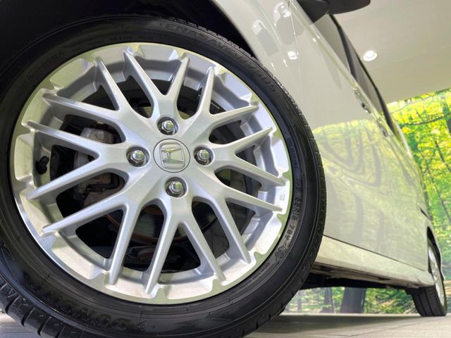 【純正15インチアルミホイール】外観にマッチした純正アルミホイールを装着しております。各種社外アルミホイールや、スタッドレスタイヤも取扱いしております。是非ご相談ください♪