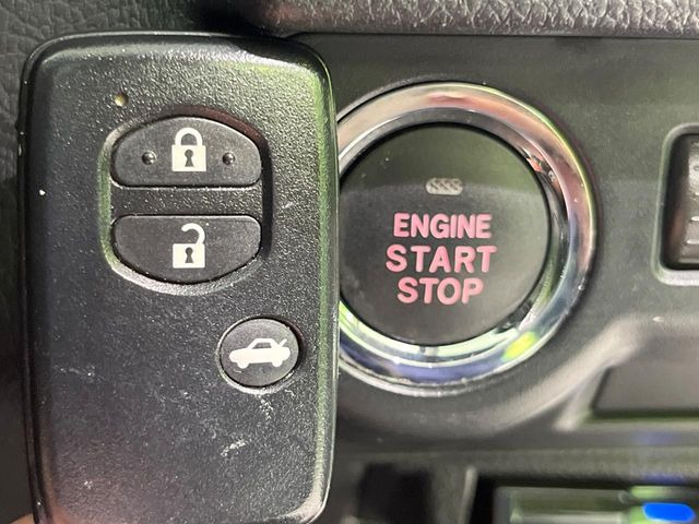 �y�A�N�Z�X�L�[&�v�b�V���X�^�[�g�z�J�o����|�P�b�g�ɓ��ꂽ�܂܂ł��h�A�̎{���E�������\�ȃX�}�[�g�L�[�𑕔��B�G���W���̃I���E�I�t�����J�M�����o���K�v�������A�{�^�����v�b�V�����邾����OK��