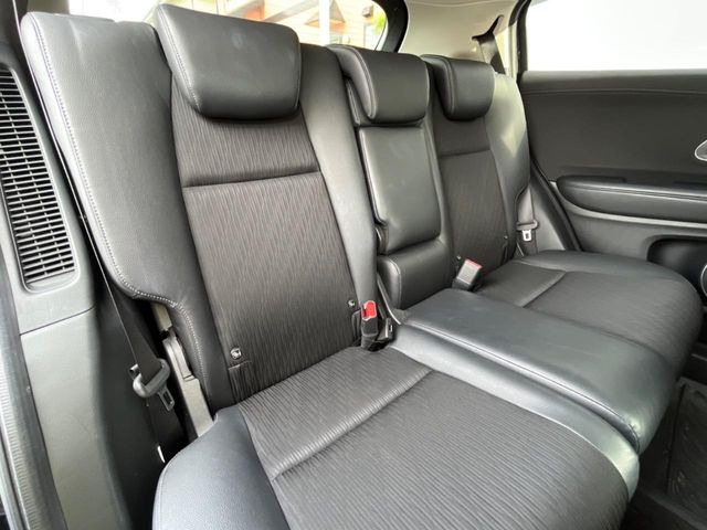 後部座席も気になるようなキズ・汚れやへたり等、大きなダメージはなく、良好な状態です。