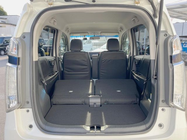 ���i�̂���������ʋ΁A���}���ɏ\���ȉ׎��X�y�[�X���m�ۂ��Ă���܂��B�Z�J���h�V�[�g��|���ƁA�傫�ȉו��̐ύڂ��\�ł���