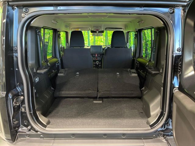 ���i�̂���������ʋ΁A���}���ɏ\���ȉ׎��X�y�[�X���m�ۂ��Ă���܂��B�Z�J���h�V�[�g��|���ƁA�傫�ȉו��̐ύڂ��\�ł���