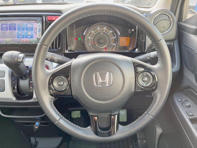 �y�����v�����X�e�A�����O�z�㎿�Ȋv���g�p���邱�ƂŁA��ɂ����������݂ƂĂ��^�]���₷���n���h���ł���