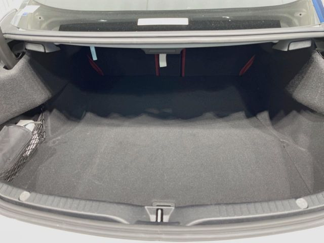 ●トランクルーム:趣味が広がる収容スペース!これだけの広さがあればお買い物やレジャーなどにも最適です!使用感も少なくきれいな状態を維持しております。