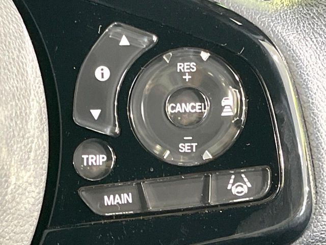 【アダプティブクルーズコントロール】高速道路での長距離走行が楽に!!自動で速度を保つクルーズコントロールが、衝突軽減システムと連携し、前方の車両を感知して車間を保つように速度調節してくれます!!