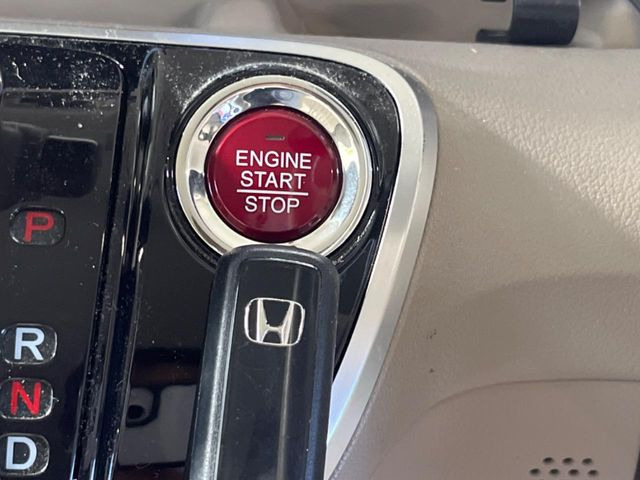 �yHonda�X�}�[�g�L�[�z�J�o����|�P�b�g�ɓ��ꂽ�܂܂ł��h�A�̎{���E�������\�ȃX�}�[�g�L�[�𑕔��B�G���W���̃I���E�I�t�����J�M�����o���K�v����������Ƃ��Ă��֗��ł���