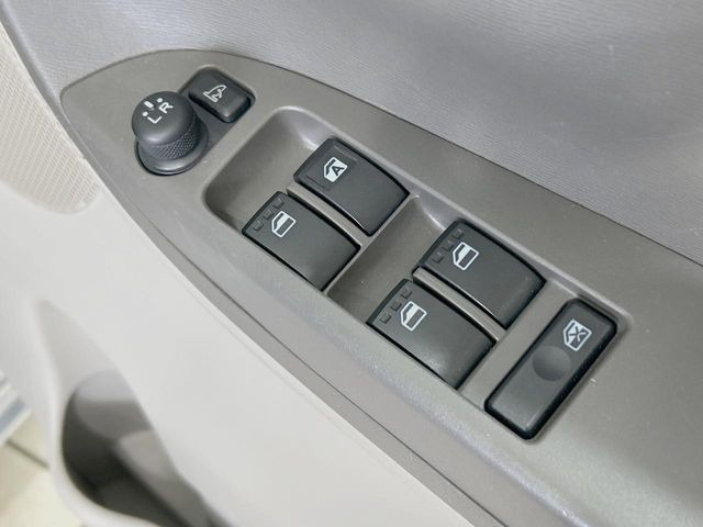 �y�d���i�[�~���[�z�T�C�h�~���[�͓d���i�[���ƂȂ��Ă���A�������ԏ�ł��L�Y�������X�N��}�����܂��B