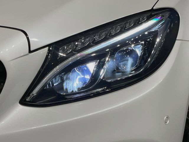 ●LEDヘッドライト:夜間走行時も良好な視界を確保し安心して運転できる高輝度LEDヘッドライトを装備!点灯速度が早く、消費電力も抑えられています。