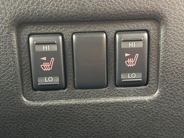 【シートヒーター】寒い日に重宝するシートヒーター!エアコンより早く温まってくれるので寒がりの人も安心ですね♪エアコンの温風は乾燥するから苦手、という方にもをおすすめです。