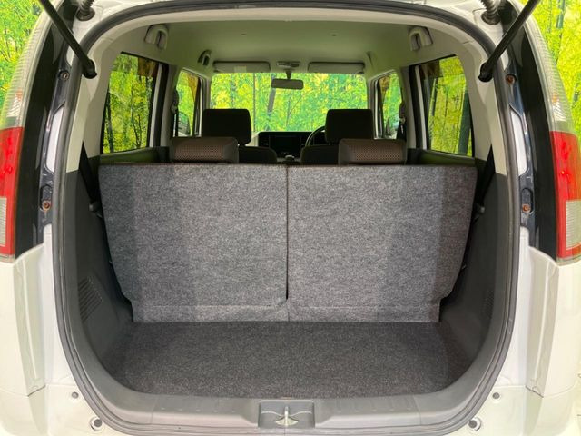 ���i�̂���������ʋ΁A���}���ɏ\���ȉ׎��X�y�[�X���m�ۂ��Ă���܂��B�Z�J���h�V�[�g��|���ƁA�傫�ȉו��̐ύڂ��\�ł���