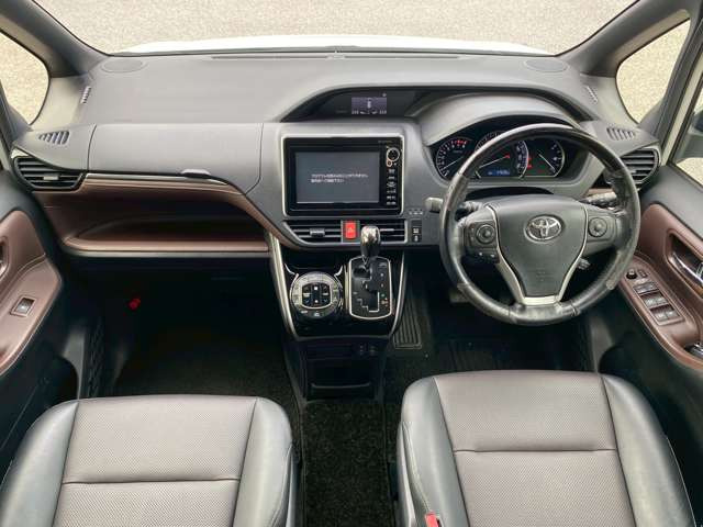 スリークロス滋賀店は総在庫200台以上展示!お客様のお気に入りの1台がきっと見つかります!軽自動車、普通車、キャンピングカーに福祉車両まで店頭に無い在庫もお探しできます♪お気軽にご来店ください!