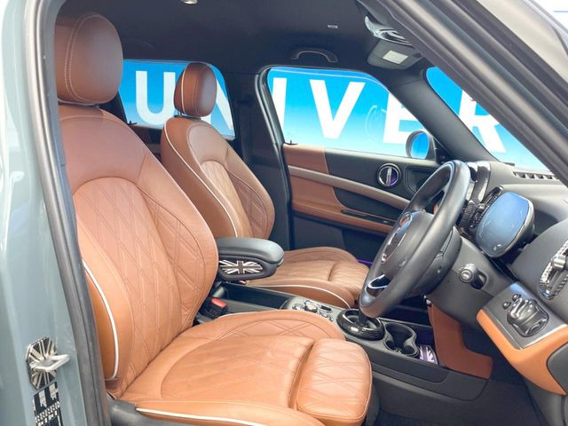 ●レザーシート:高級感漂うレザーシートは、使用感も少なく良好なコンディションを保っております!その他、気になる箇所がございましたらお気軽にお問合せ下さい!