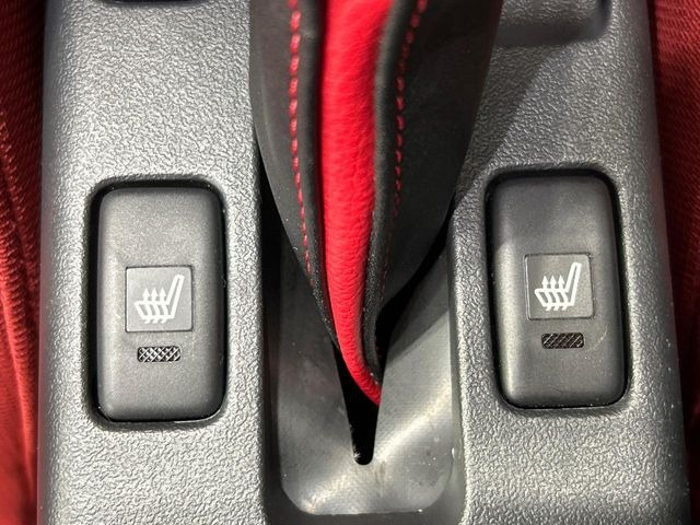 【シートヒーター】寒い日に重宝するシートヒーター!エアコンより早く温まってくれるので寒がりの人も安心ですね♪エアコンの温風は乾燥するから苦手、という方にもをおすすめです。