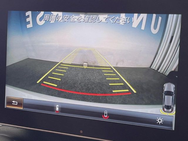 ●ガイドライン付きバックカメラ:不安な駐車もこれで安心!ガイドライン付きなので狭い箇所での駐車もラクラクです!