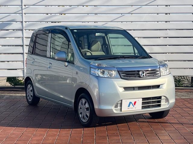 高透明度のガラス皮膜で撥水はもちろん、上質なツヤ・光沢を実現。紫外線や酸性雨から大切な愛車を保護し、色あせ・劣化を防止。「弾スプラッシュコート」、「弾プリミッサコート」からお選びいただけます。