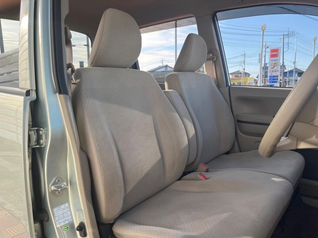 運転席シート廻りは使用感も少なく、良好な状態となっています。丁寧に使われていたことがよくわかりますね。