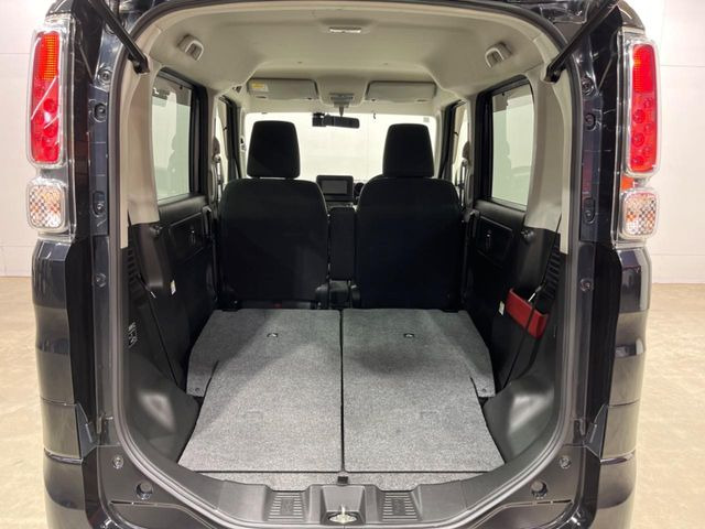 普段のお買い物や通勤、送迎等に十分な荷室スペースを確保しております。セカンドシートを倒すと、大きな荷物の積載も可能です♪