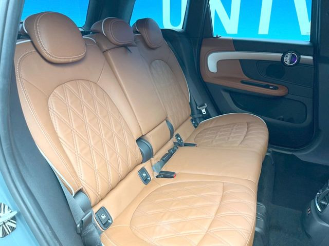 ●後部座席も気になるようなキズ・汚れやへたり等、大きなダメージはなく、良好な状態です。