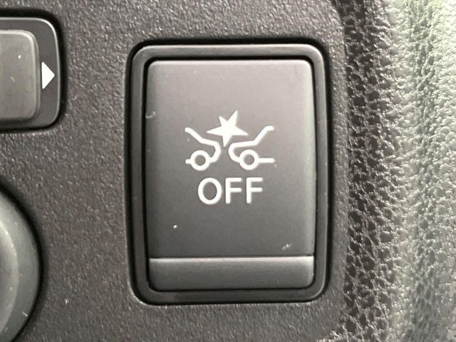 �y�G�}�[�W�F���V�[�u���[�L�z���s���ɑO���̎ԗ�����F�����A�Փ˂������Ȏ��͌x��ƃu���[�L�ŏՓˉ���Ɣ�Q�y�����A�V�X�g�B�����S�Ƀh���C�u�����y���݂��������܂��B