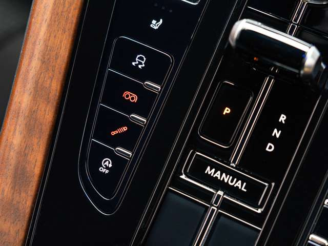 【 全国へ陸送納車OK 】沖縄から北海道までの実績多数あり。遠方でお車を見ることが難しい方でも安心!写真や動画サービス、鑑定証の提出、ライブ商談などをご用意。もっと詳しく見たい!は大歓迎です!