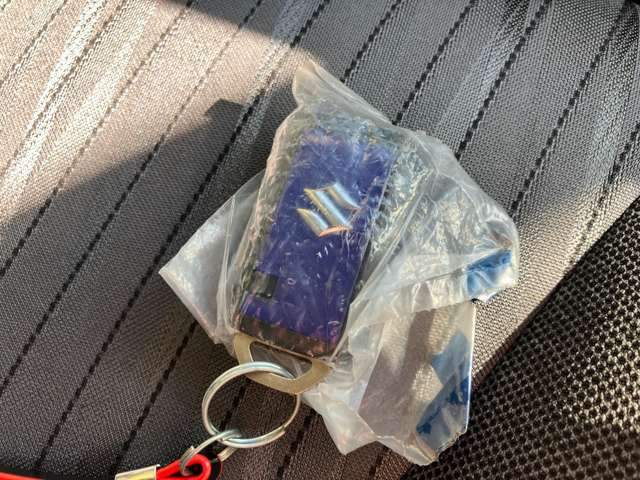 ★キーフリーシステム★リモコンキーを携帯していればキーをポケットなどから出さなくてもドアの施錠・解錠およびエンジン始動が出来ます!