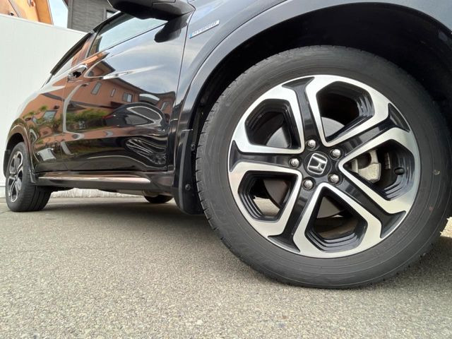 【純正17インチアルミホイール】外観にマッチした純正アルミホイールを装着しております。各種社外アルミホイールや、スタッドレスタイヤも取扱いしております。是非ご相談ください♪