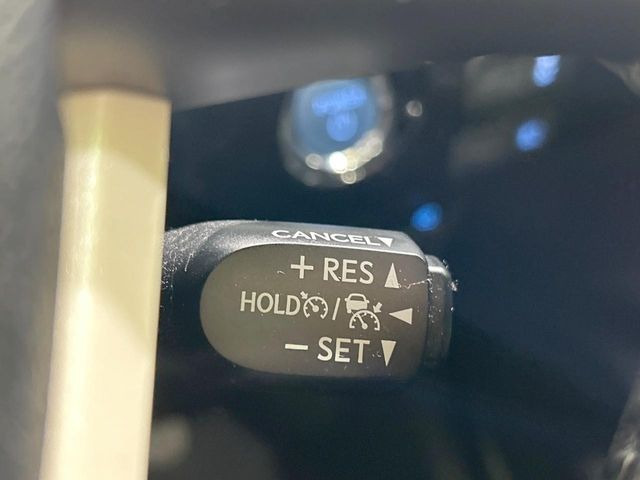 【レーダークルーズコントロール】高速道路での長距離走行が楽に!!自動で速度を保つクルーズコントロールが、衝突軽減システムと連携し、前方の車両を感知して車間を保つように速度調節してくれます!!