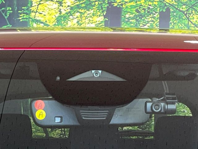 �y�X�}�[�g�u���[�L�T�|�[�g�z���s���ɑO���̎ԗ�����F�����A�Փ˂������Ȏ��͌x��ƃu���[�L�ŏՓˉ���Ɣ�Q�y�����A�V�X�g�B�����S�Ƀh���C�u�����y���݂��������܂��B