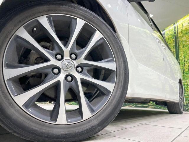 【純正18インチアルミホイール】外観にマッチした純正アルミホイールを装着しております。各種社外アルミホイールや、スタッドレスタイヤも取扱いしております。是非ご相談ください♪