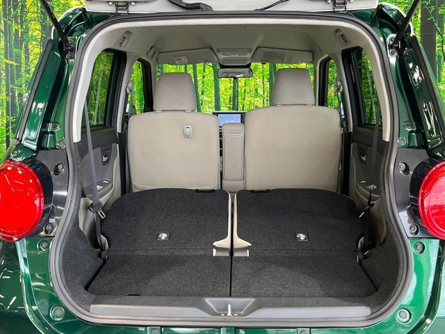 後席を格納すると、これだけの広さが!シーンに合わせたシートアレンジで、大きな荷物も積むことが出来ます♪